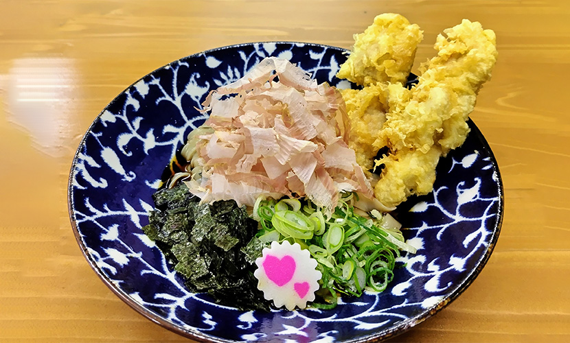 削りたての焼津産の鰹節を使用したうどんが大人気！！